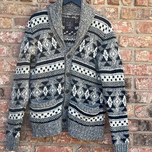 American eagle vintage Aztec print thick sweater size Medium.